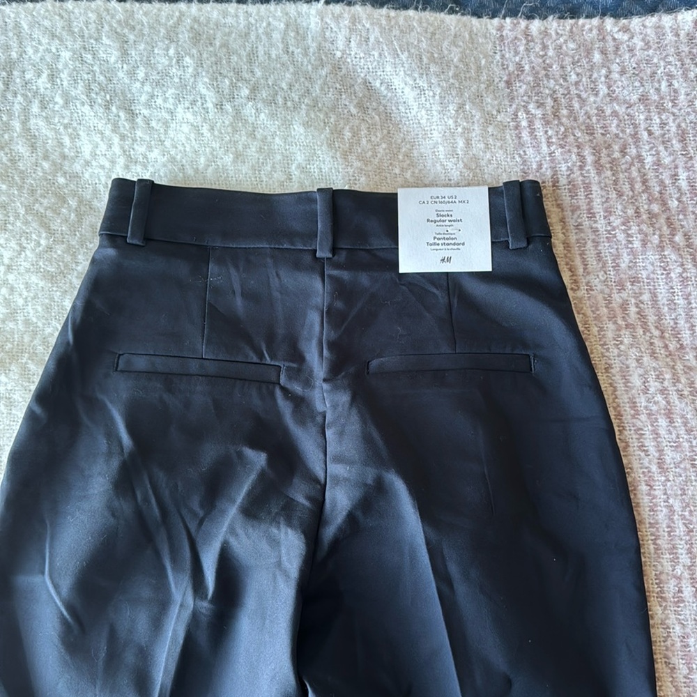 Size 2 pants. H and M. Never worn! New with tags. Navy